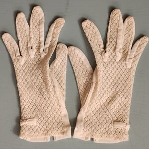 Vintage Ivory Stretchy Crochet Lace Gloves